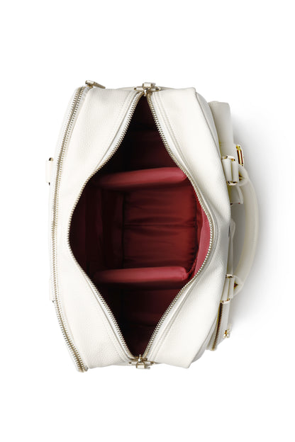 geöffnete Kameratasche Aurora in weiß für Frauen mit 3 Fächern, das Innenleben ist Rot